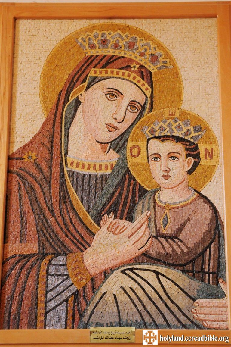 聖喬治教堂的廊柱與牆壁上,有一幅幅的馬賽克畫