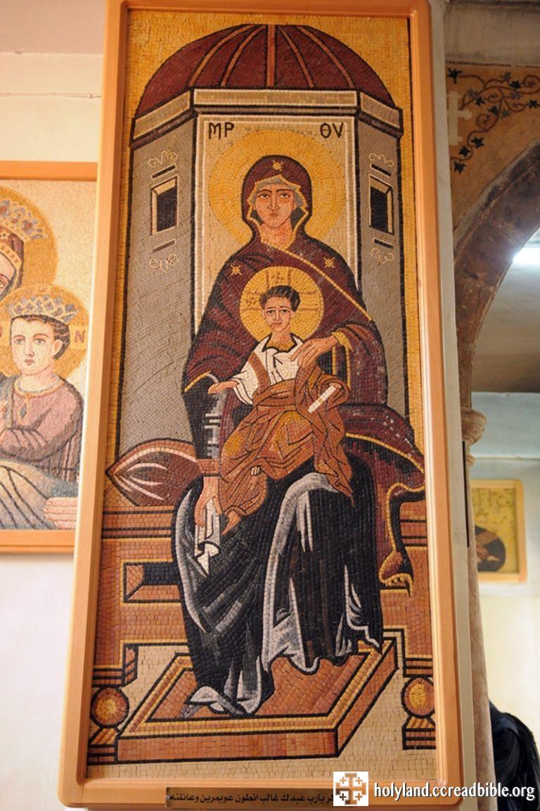 聖喬治教堂的廊柱與牆壁上,有一幅幅的馬賽克畫